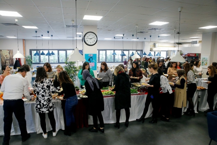 Best Kadın Çalışanlarını Unutmadı