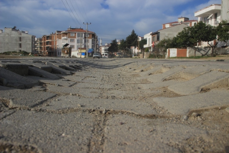 Tamir Edilen Yollar Çöktü, Sürücüler Zor Anlar Yaşıyor