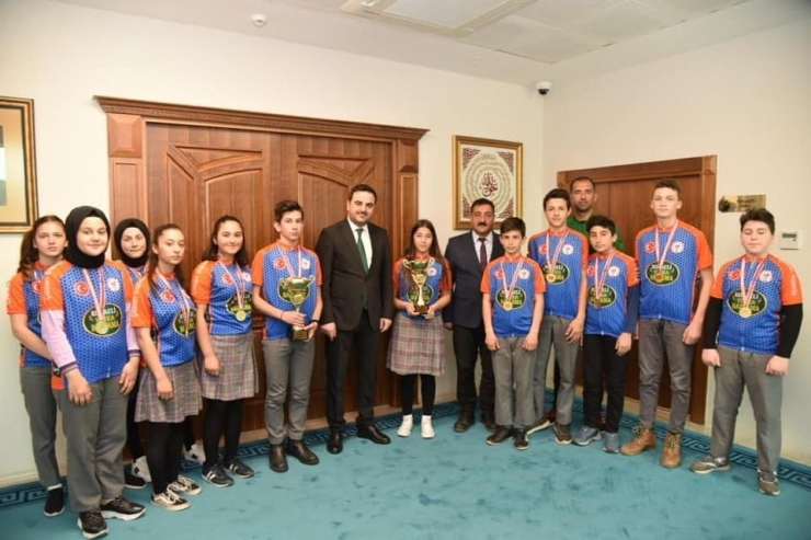 Şampiyon Bisikletçiler Özlü’ye Konuk Oldu