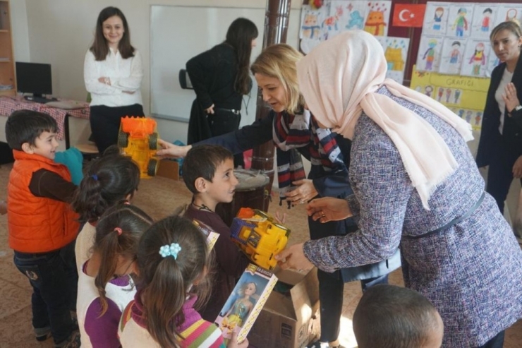 Ar-ge Birimi Görevlileri Köy Okullarını Ziyaret Etti