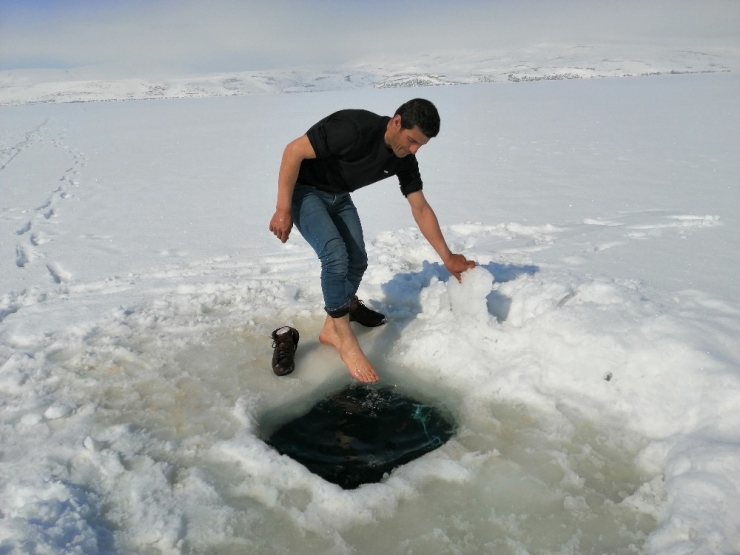 Donan Göl Üzerinde Namaz