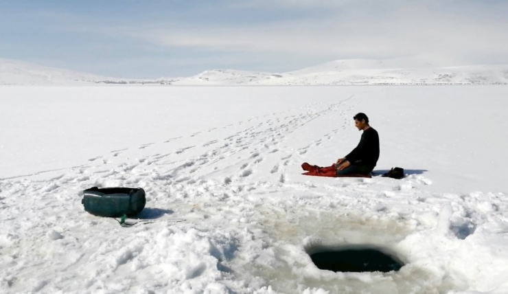 Donan Göl Üzerinde Namaz