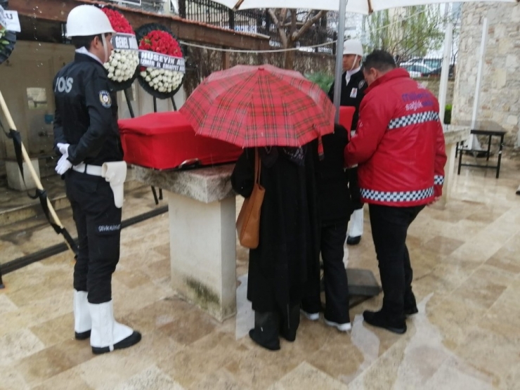 Hastanede Tedavi Gören Polis Hayatını Kaybetti