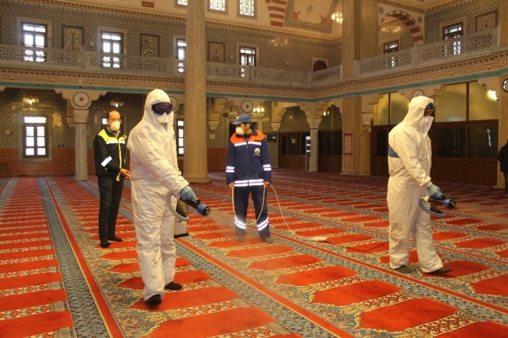 Büyükçekmece Belediyesi Korona Virüse Karşı Dezenfekte İşlemi Başlattı