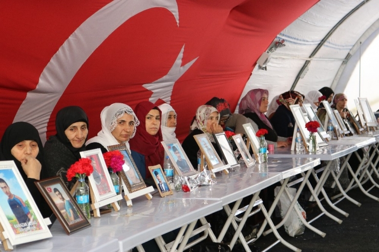 Hdp Önündeki Ailelerin Evlat Nöbeti 190’ıncı Gününde