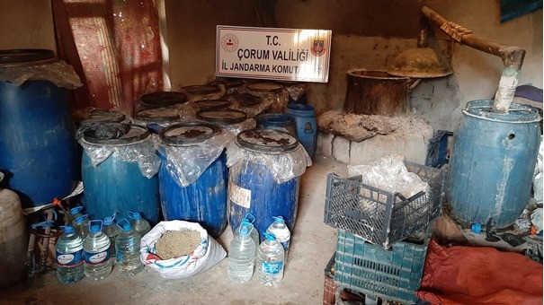 Evde Kaçak İçki İmalatına Jandarma ‘Dur” Dedi