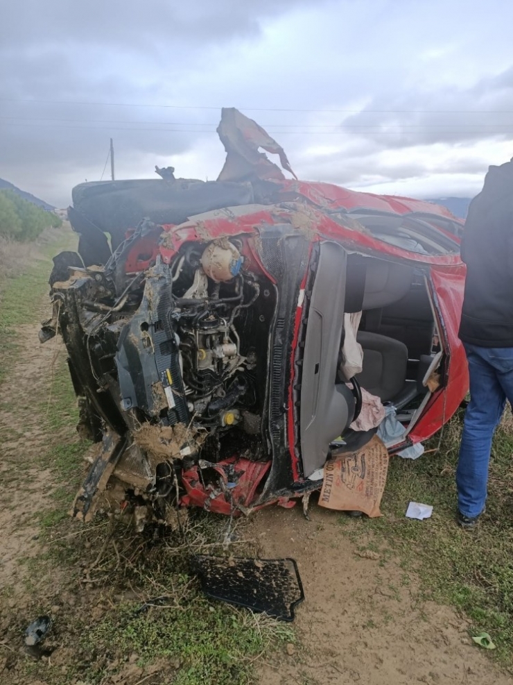 Denizli’de Otomobil Şarampole Devrildi: 1 Ölü