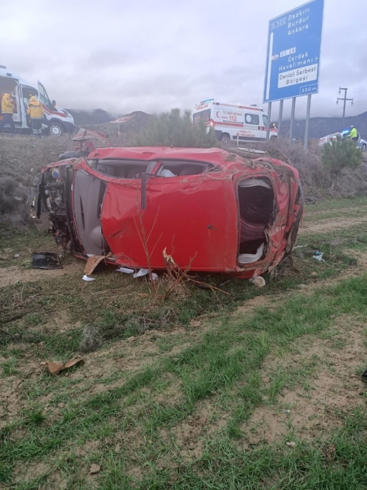 Denizli’de Otomobil Şarampole Devrildi: 1 Ölü