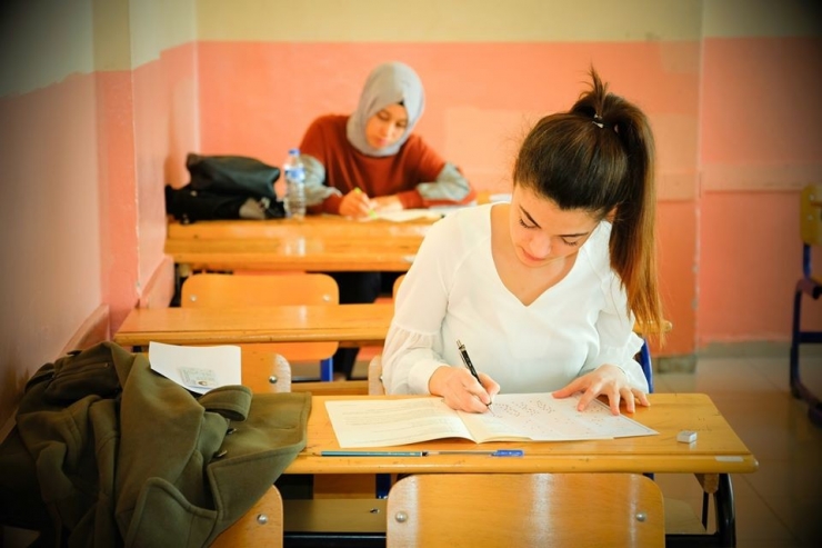 Erzincan’da Üniversite Öğrencileri Umreye Gidebilmek İçin Ter Döktü