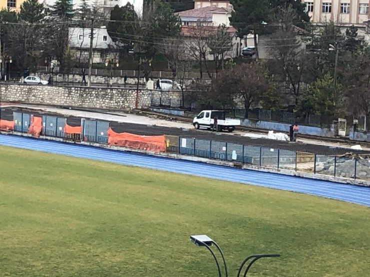 Dumlupınar Stadyumuna 3 Bin 100 Kişilik Tribün Yapımı Devam Ediyor