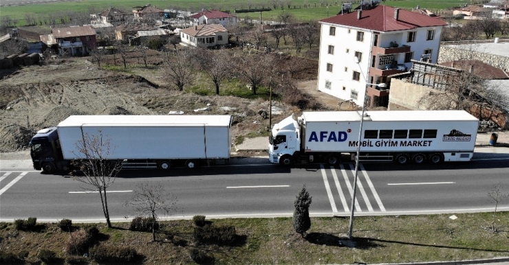 Tırlarla Köylere Ulaşılıyor, Depremzedelerin Yaraları Sarılıyor