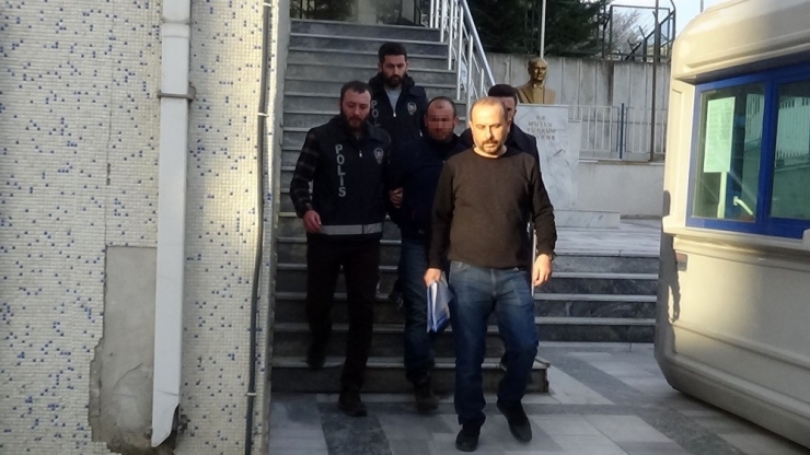 Eşiyle İlişkisi Olduğunu Düşündüğü Şahsa Kurşun Yağdırdı