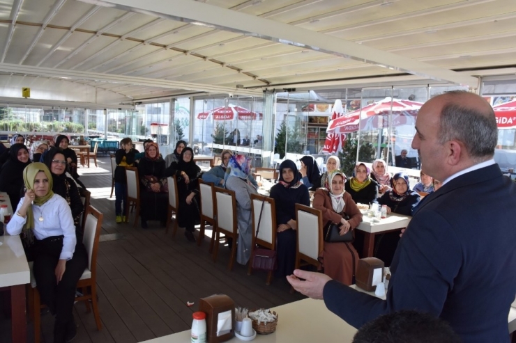 Başkan Kılıç, Ak Parti Erenler İlçe Kadın Kolları Bir Araya Geldi
