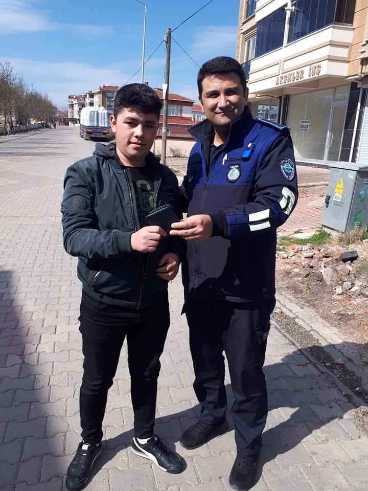 Zabıtadan Örnek Davranış