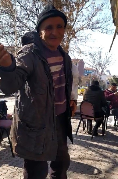 Dilenciden Şok İtiraf: “Cuma Günleri En Az 500 Lira Kazanıyorum”