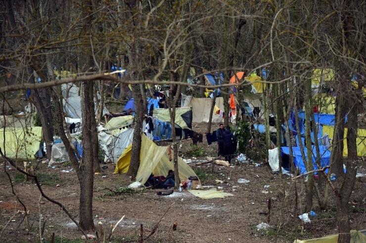 ‘Tampon’ Bölgede Mültecilerin Bekleyişi Sürüyor