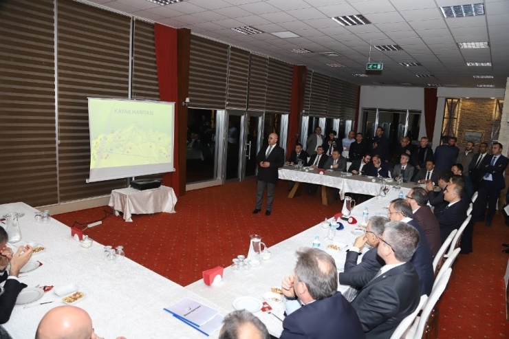 Bakan Kasapoğlu’na Zirvede Brifing