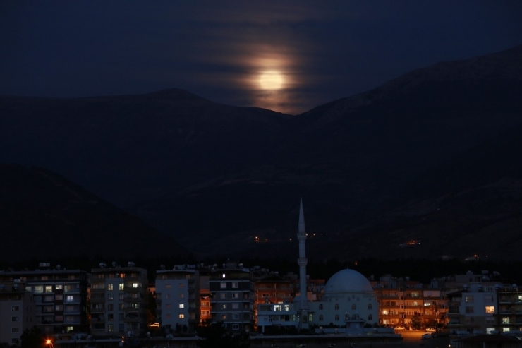 Süper Ay’ın Kartpostallık Doğuşu Ve Batışı