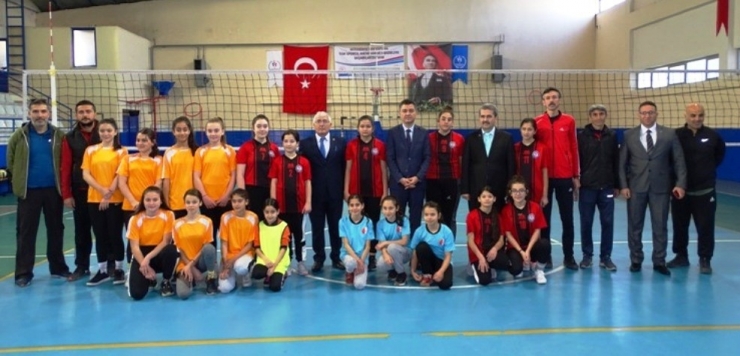 İncirliova’da Voleybol Turnuvası Başladı