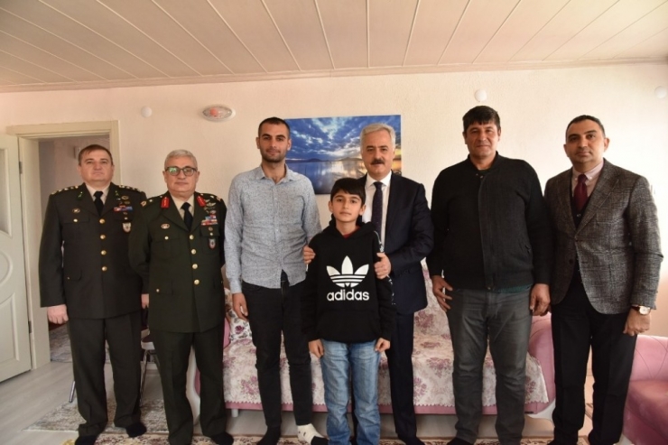 Isparta Valisi’nden İdlib Gazisine Ziyaret