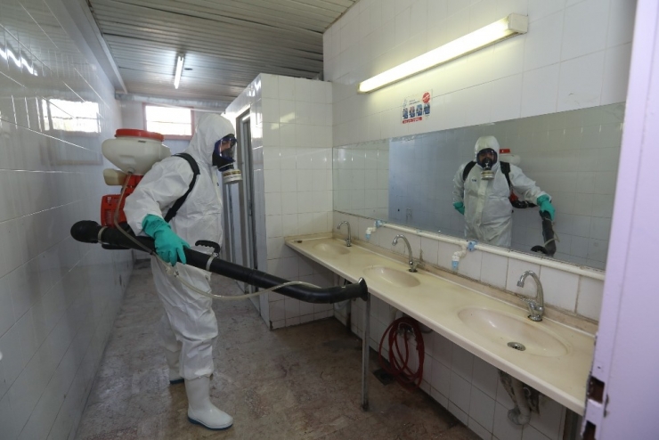 Buca’daki Okullarda Kış Mikroplarına İlaçlı Koruma