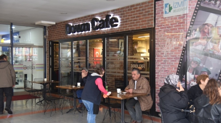 Çölyaklılardan Başkan Hürriyet’e Glütensiz Ekmek Teşekkürü