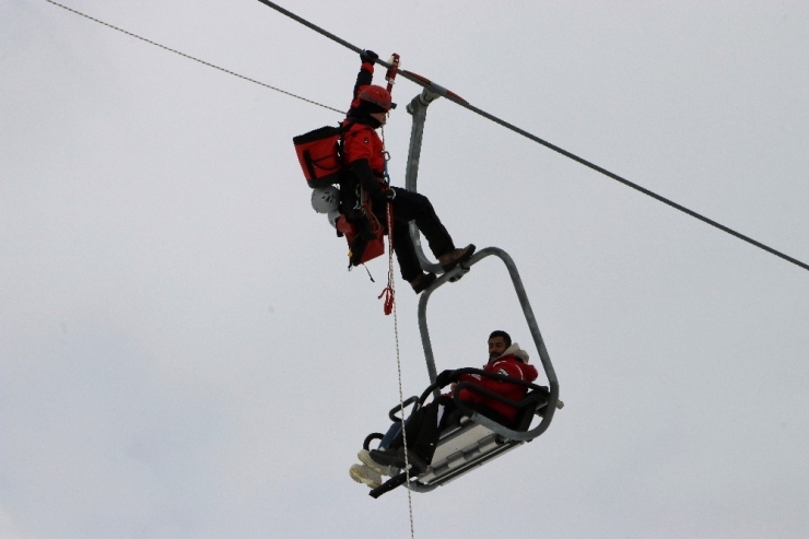 Jandarmadan Kayak Merkezinde Kurtarma Tatbikatı