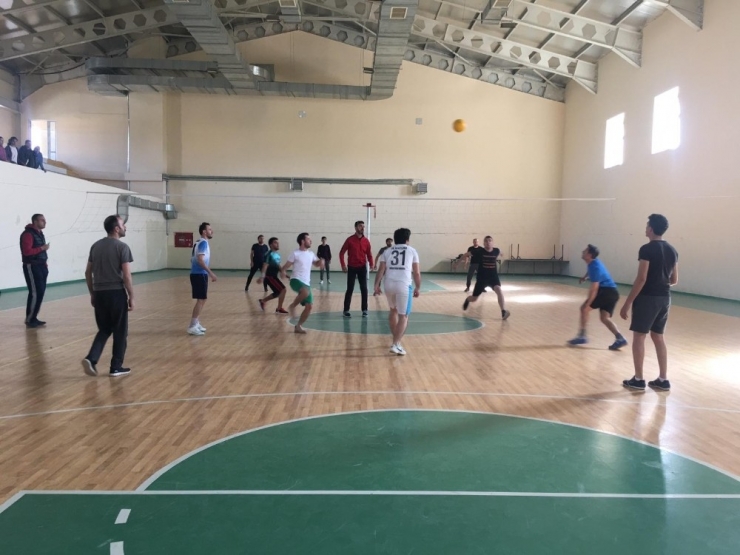 Musabeyli’de Öğretmenler Arası Voleybol Turnuvası