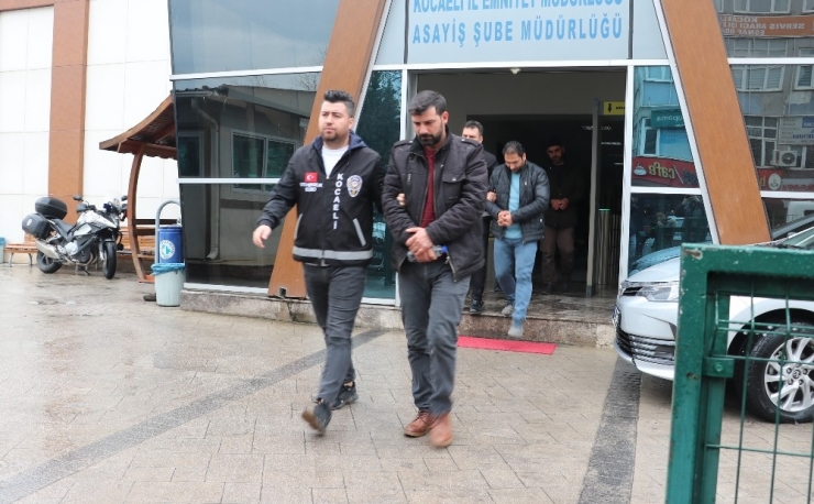 Fabrikadan 130 Bin Tl’lik Oto Lastiği Çalan 3 Hırsız Yakalandı