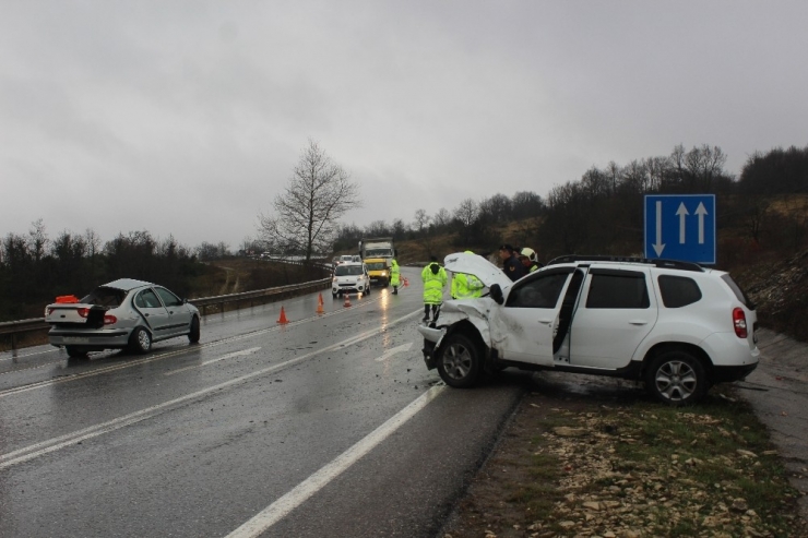 Otomobil İle Cip Çarpıştı: 1 Ölü 1 Yaralı