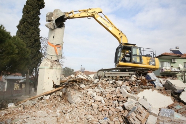 Manisa’da Depremin Açtığı Yaralar Kapatılıyor