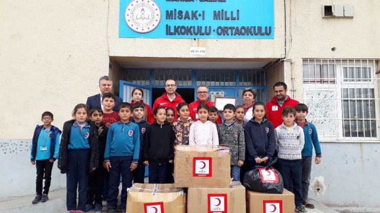 Öğrenciler, Harçlıklarını Depremzedelere Bağışladı