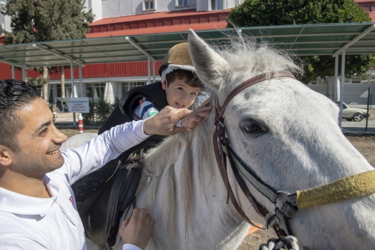 Özel Çocuklara Atlı Terapi