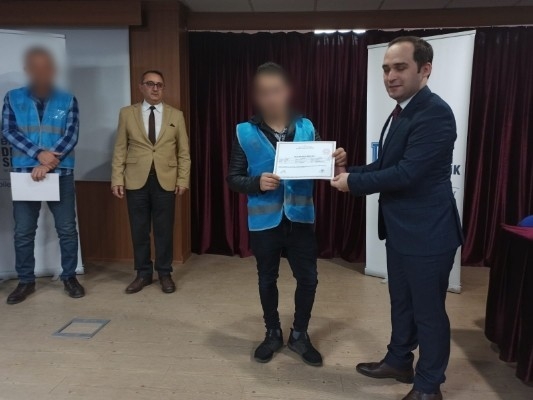 Meslek Edinen Yükümlülere Sertifikaları Takdim Edildi