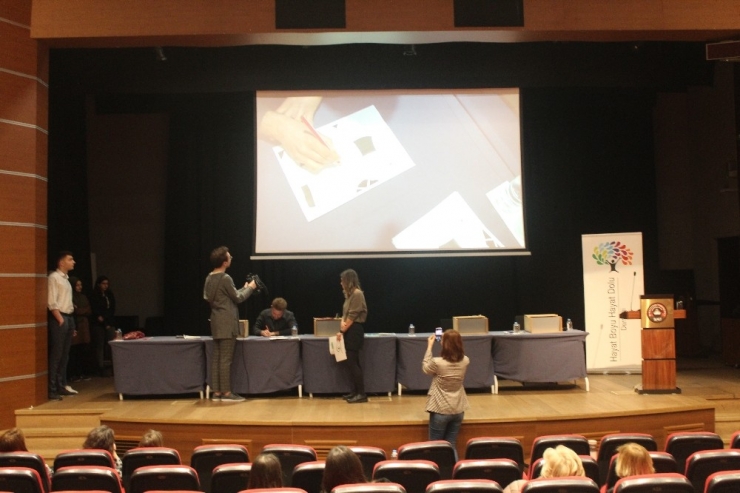 Öğrenciler Yaşlanmadan Demans Hastalığını Tecrübe Ettiler