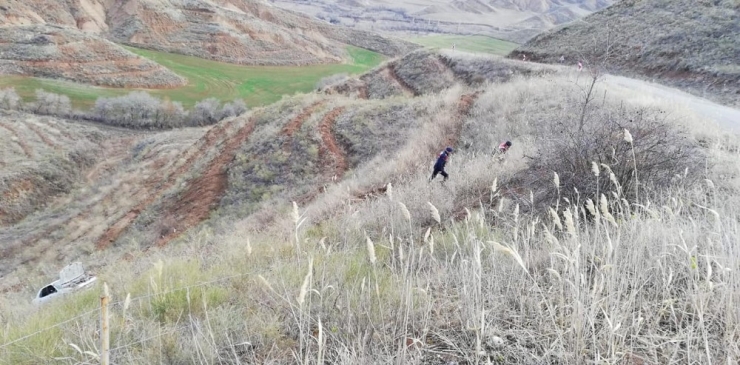 Otomobil Şarampole Uçtu: 1 Yaralı