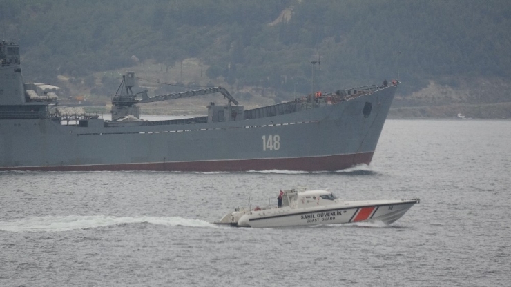 Rus Savaş Gemisi ’Orsk’ Çanakkale Boğazı’ndan Geçti