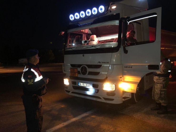 Siirt’te Ağır Yük Taşıyan 445 Araç Denetlendi