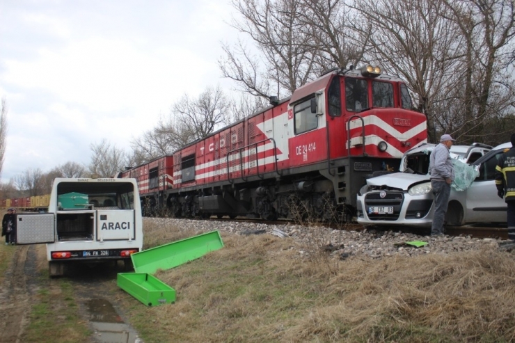 Uşak’ta Hemzemin Geçit Faciası: 2 Ölü, 2 Yaralı