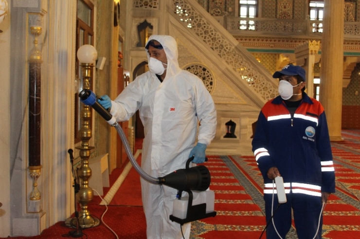 Büyükçekmece Belediyesi Korona Virüse Karşı Dezenfekte İşlemi Başlattı