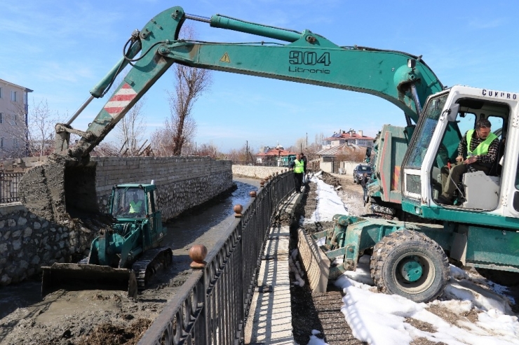 Akköprü Deresi’nde İnci Kefali Göçü Hazırlığı