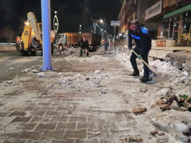 Çaldıran Belediyesinden Bahar Temizliği