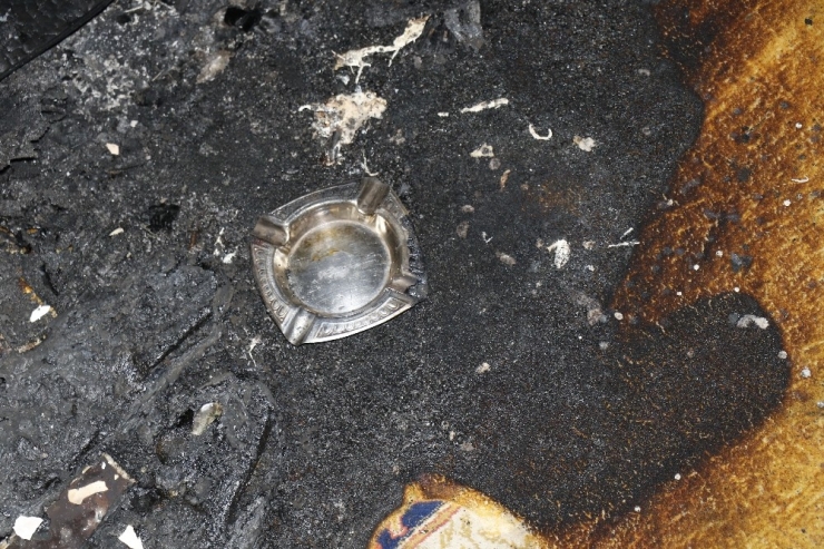 Mumdan Çıkan Yangın Sonları Oldu