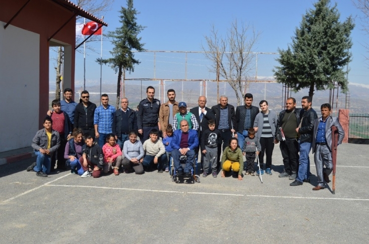 Besni’de Engelliler Derneğinden Özel Okula Ziyaret