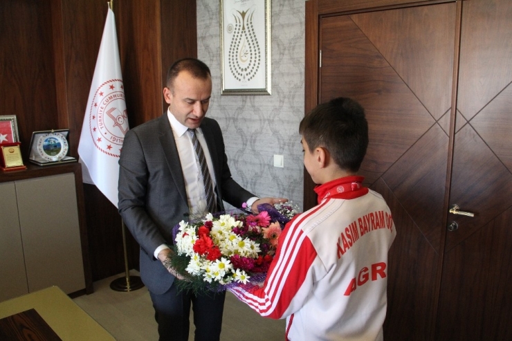 Ağrı Milli Eğitim Müdürü Tekin Başarılı Sporcuları Kabul Etti