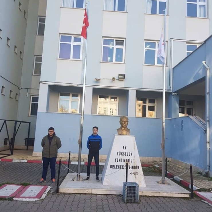 Nazillili Öğrencilerden ’Bayrağa Ve Şehide Saygı’ Nöbeti