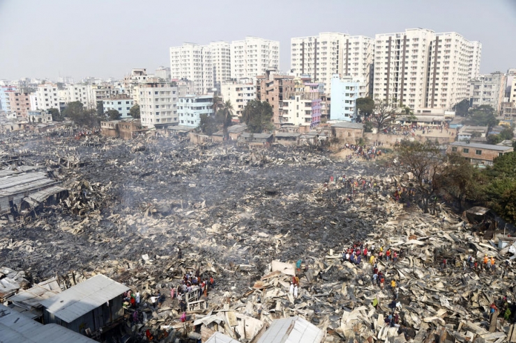 Bangladeş’te Gecekondu Mahallesinde Yangın