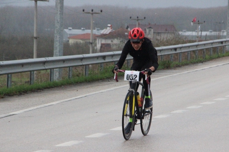 Okullar Arası Bisiklet Yarışması Düzenlendi