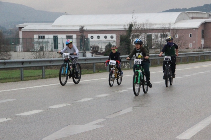 Okullar Arası Bisiklet Yarışması Düzenlendi