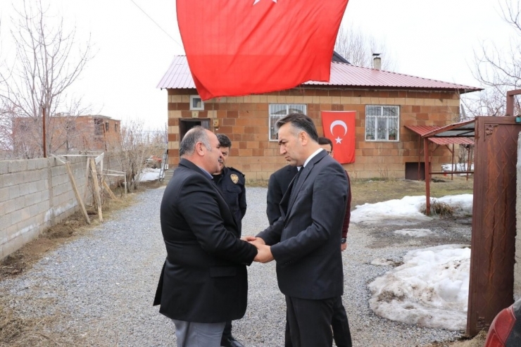 Vali Oktay Çağatay, Şehit Uzman Çavuş Eren Öztürk’ün Ailesini Ziyaret Etti